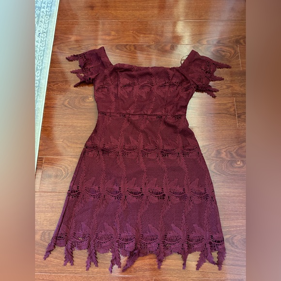 ASTR Valentina Lace Off-The-Shoulder Mini Dress Size S - Picture 3 of 9